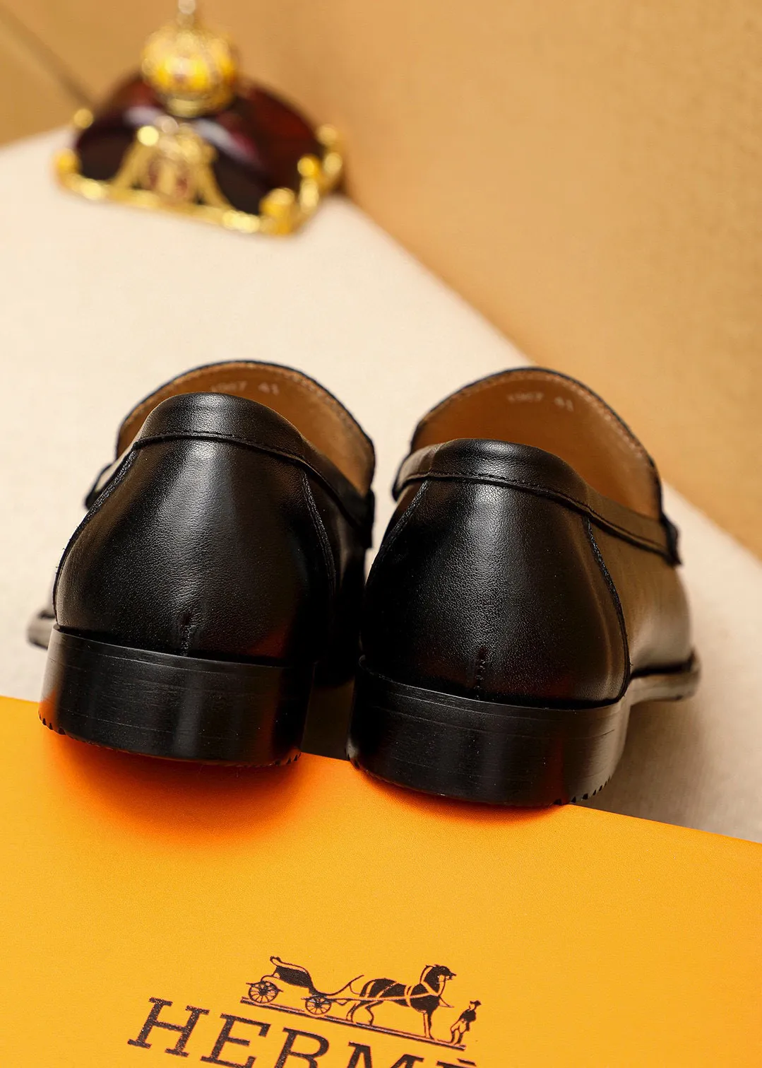 Men's shoes 💰442 💐 Product trademark: HERMES "Hermès" casual leather shoes Regular size: 38-44 (45🉑️customized) Product materials: Selected imported first-layer calfskin embroidered upper + luxury hardware buckle, imported water-dyed 🐂 cowhide lining. Strong three-dimensional visual effect, combined outsole Color: 1⃣️color optional